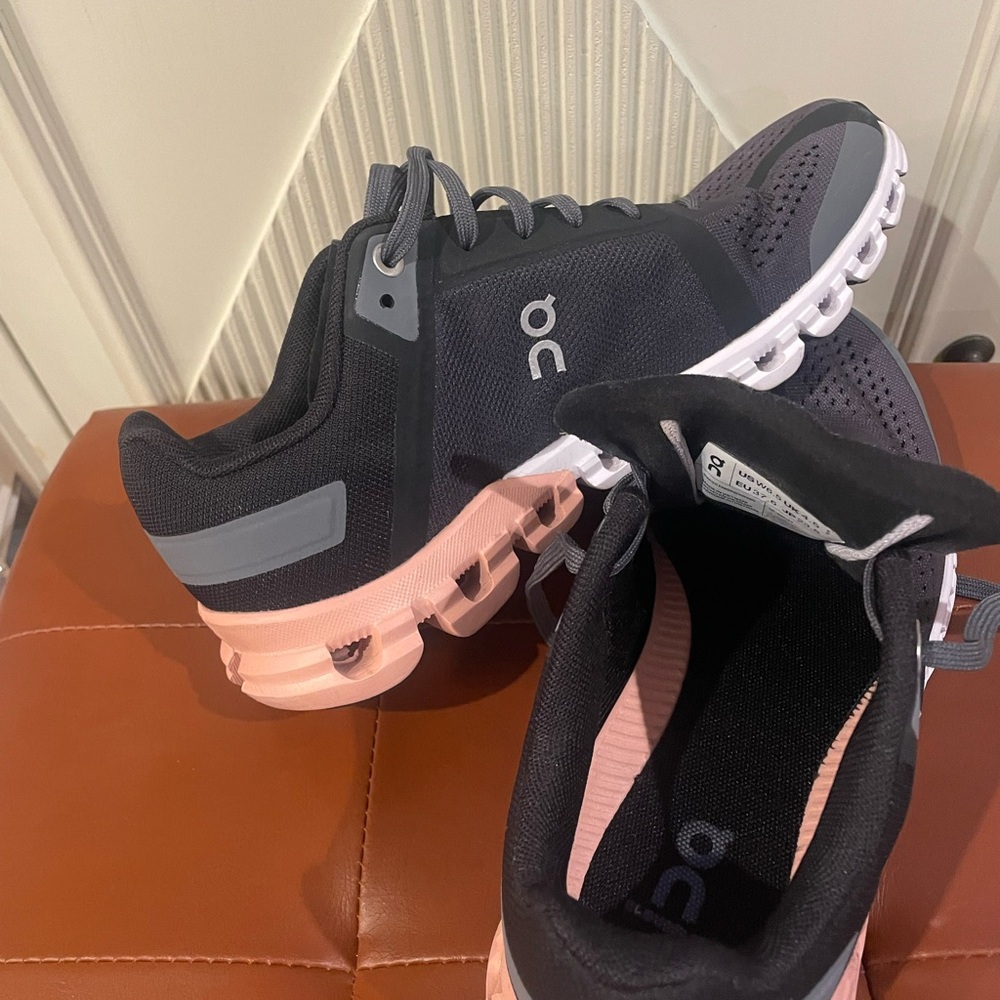 On Running Women's Cloudswift Black, Gray with Rose Accent size 6 - Picture 8 of 8